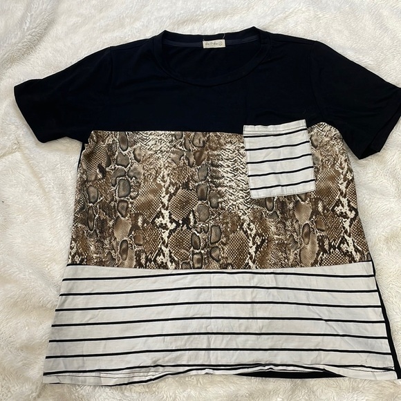 She & Sho‎ Snake Print Top - Picture 4 of 4